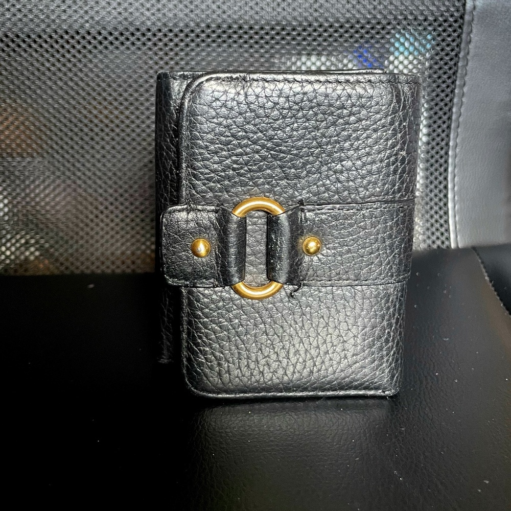 black tri-fold wallet
